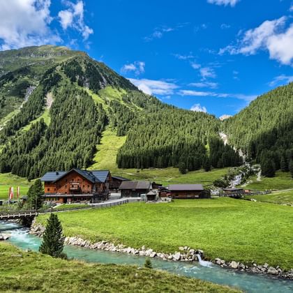 Das Krimmler Tauernhaus im Nationalpark Hohe Tauern