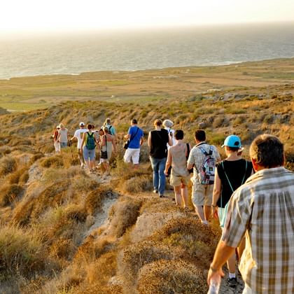 Romantische Wanderwege in Santorin