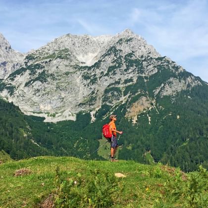 Wanderer vor Wildem Kaiser