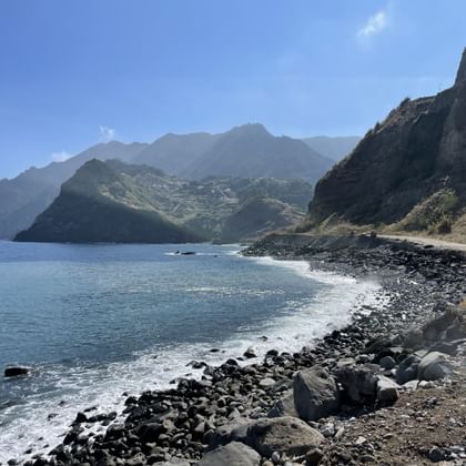 Blick auf den Strand von Madeira auf der Nordküste Rundwanderung