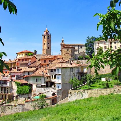 Blick auf ein italienisches Dorf