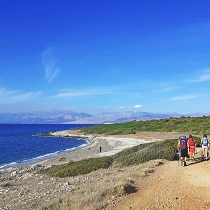 Wanderer an der Küste Agia Ekaterini