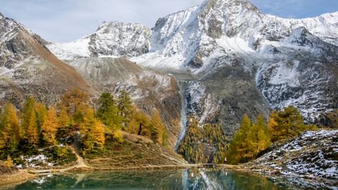 Eisiger Bergsee im Val d'Hérens. Eurotrek-Alpin. Wanderferien mit Eurotrek.
