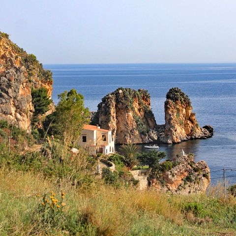 Felslandschaft an der Küste bei Tonnara di Scopello