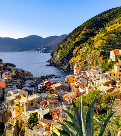 An der italienischen Riviera lassen sich viele traditionelle Dörfer wie die Cinque Terre entdecken.