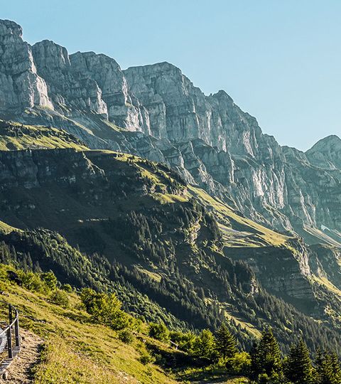 Ausblick auf den Klausenpass in der Zentralschweiz.