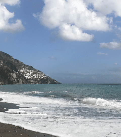 Der ruhige Strand in Positano