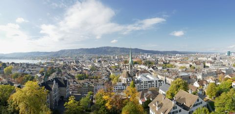 Blick über die Stadt Zürich. Aktivferien mit Eurotrek.
