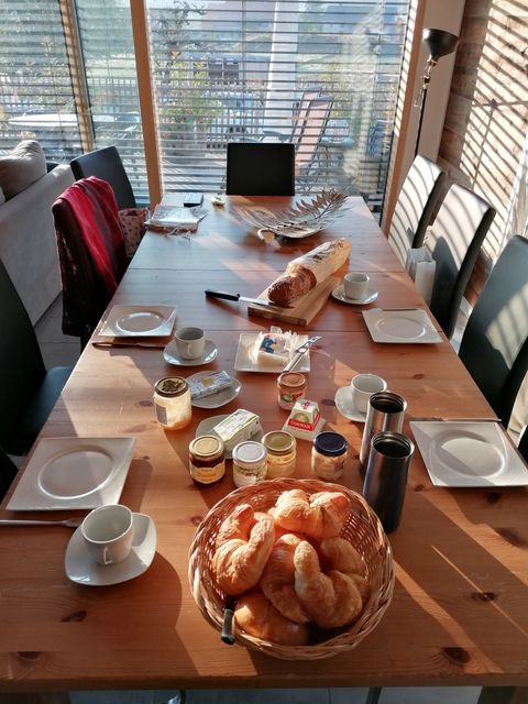 Vielfältiges Frühstück von Hotât di Loup im Jura.