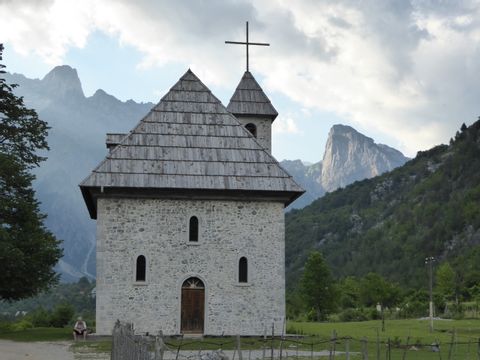 Entdeckung auf der Wanderung durch Albanien eine Kapelle.