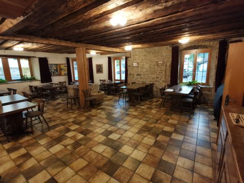 Der Speisesaal des Hotel Cheval Blanc im typischen Charme der Region. 