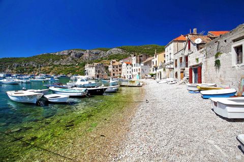Hafen eines kroatischen Fischerdorfs