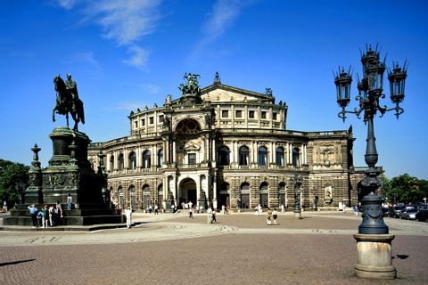 Theaterplatz und Semperoper in Dresden