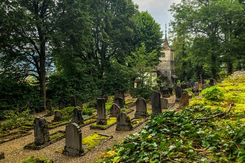 Ein alter Friedhof in Neuchâtel