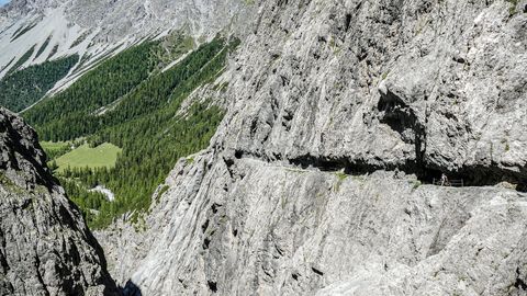 A notch has been cut into the rock which forms the hiking trail through the Uina valley. 