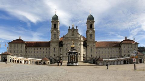 The magnificent monastery in Einsiedeln is directly connected to the pedestrian zone in the town centre.