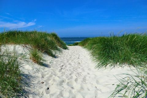 Dünenweg zum Strand in Nordfriesland