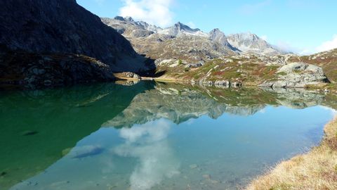 Bergsee. Albula-Bernina-Tour. Wanderferien mit Eurotrek.