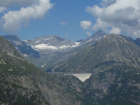Beindruckende Landschaftsformen lassen sich auf der Wanderung am Mont Blanc entdecken. 