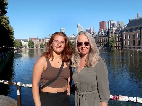 Luvi und ihr Mami sind auf Studienreise in Holland. 