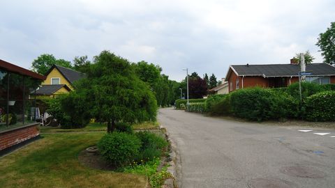 Duchfahrtsstrasse durch ein typisch dänisches Dorf.