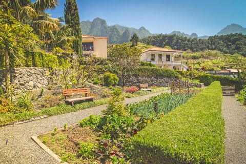 Malerische Gartenanlage des Hotels in Sao Vicente