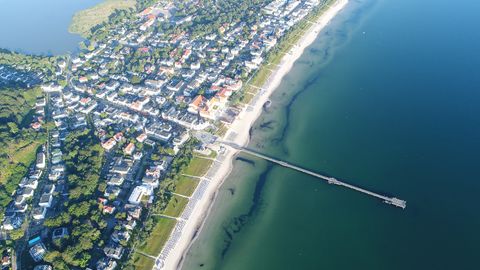 Die längste Seebrücke Rügens aus der Vogelperspektive führt bis in die Ostsee hinaus. Aktivferien mit Eurotrek.