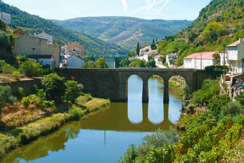 Traditionelle Dörfer beim Wandern im Douro-Tal