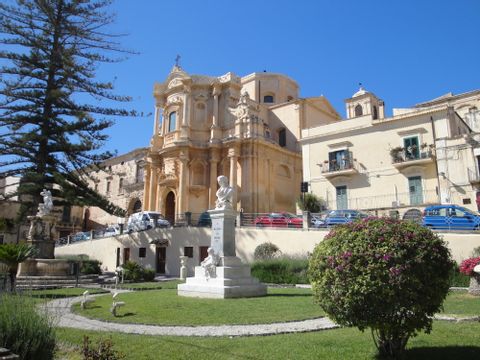 Schönes Haus in Sizilien. Aktivferien mit Eurotrek. 