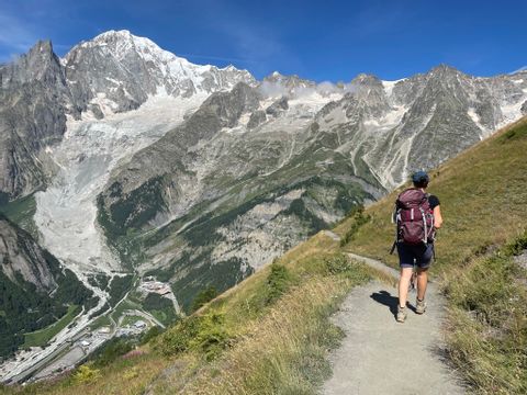 Wanderweg vor dem Mont Blanc