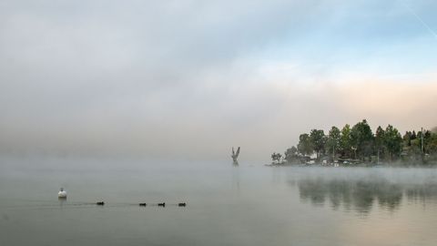 Verwunschene Stimmung am Lac de Joux bei Le Pont.