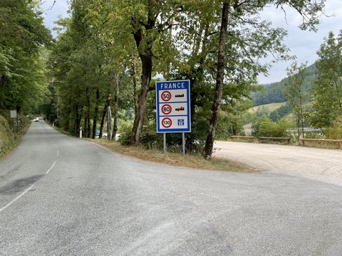 Der Weg führt oft entlang der Grenze zu Frankreich