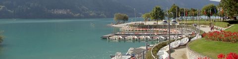 Blick auf die Uferpromenade und den Gardasee in Italien. Aktivferien mit Eurotrek.