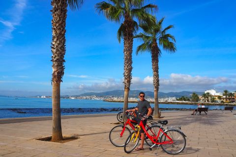 Fahrräder an der Promenade zwischen Palma und Playa de Palma