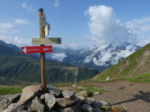 Wegweiser auf der Mont Blanc West Tour. Wanderferien mit Eurotrek.