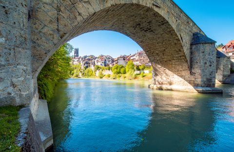 Pont à Fribourg. Vacances actives avec Eurotrek.