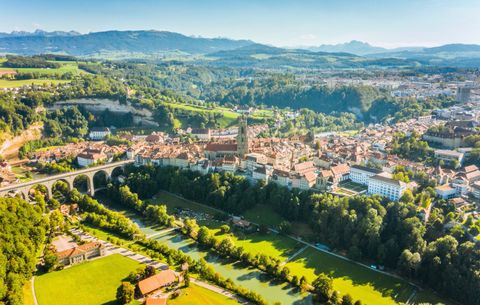 Vue aérienne de la ville de Fribourg