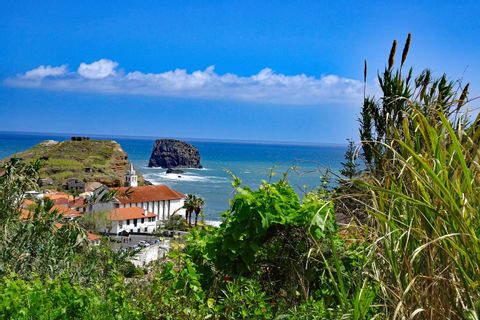 Einsame Wanderwege entlang Madeiras Küsten bei Porto da Cruz