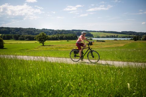 Radfahrer unterwegs im Chiemgau