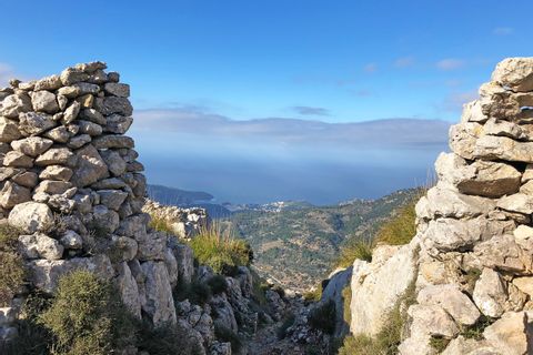 Hiking trail with a view of the Mallorcan coast