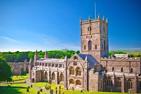 Beeindruckende Kirche beim Wandern in Wales
