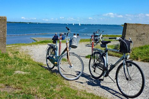 Fahrräder an der Küste