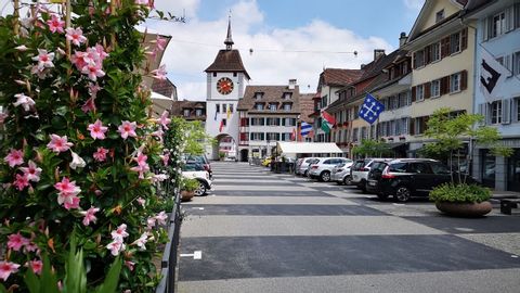 Die Altstadt von Willisau mit Turm im Hintergrund.