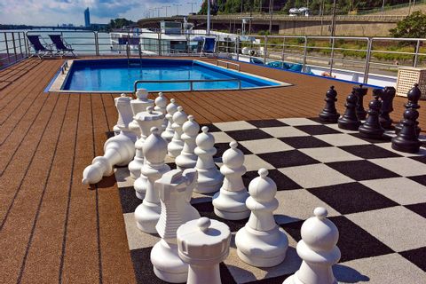 MS Carissima Sonnendeck Pool Schachspiel