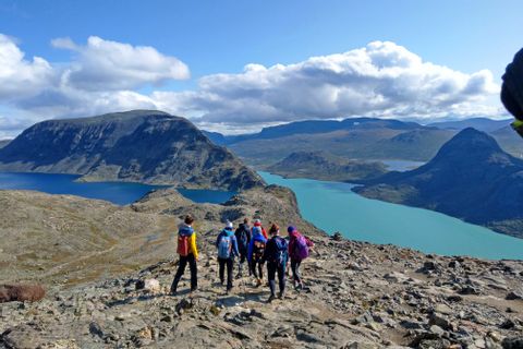 Wandergruppe am Sensengrat in Norwegen