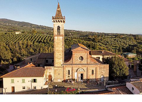 Das Dorf Vinci, der Geburtsort von Leonardo da Vinci, liegt auf der Velotour durch die Toskana von Eurotrek. 