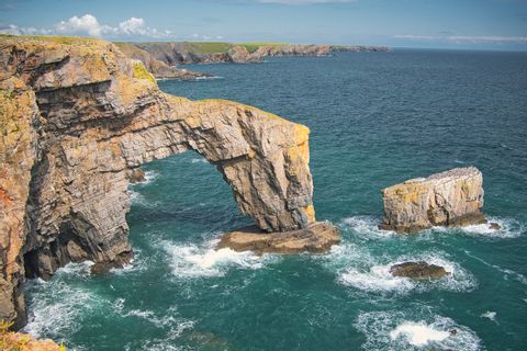 Beeindruckende Felsenformation der Küste Pembrokeshires