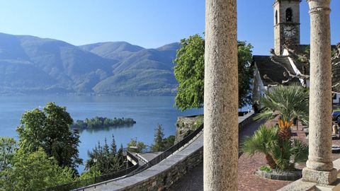 Depuis Ronco sopra Ascona, dans le canton du Tessin, on a une vue magnifique sur le lac Majeur.