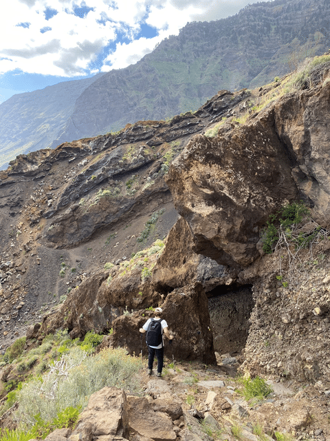 Der Abstieg der letzten Etappe der El Hierro Wanderung ist steinig und steil. 