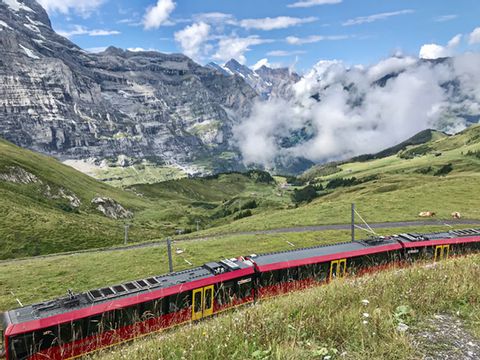 Jungfraubahn auf der kleinen Scheidegg